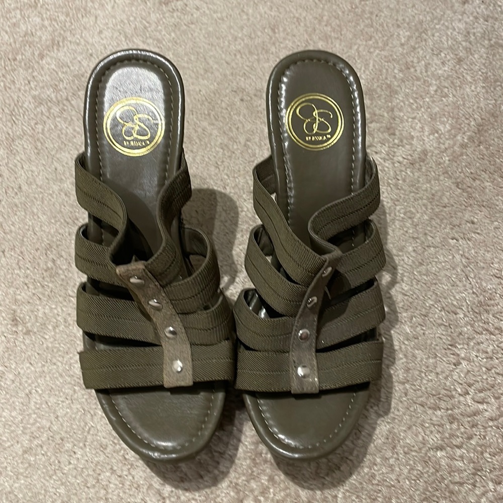 JS by Jessica Olive Green Platform Heeled Mules